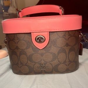 NWOT Coach Kay Crossbody + Matching Earrings + Gold Logo Necklace Value Set